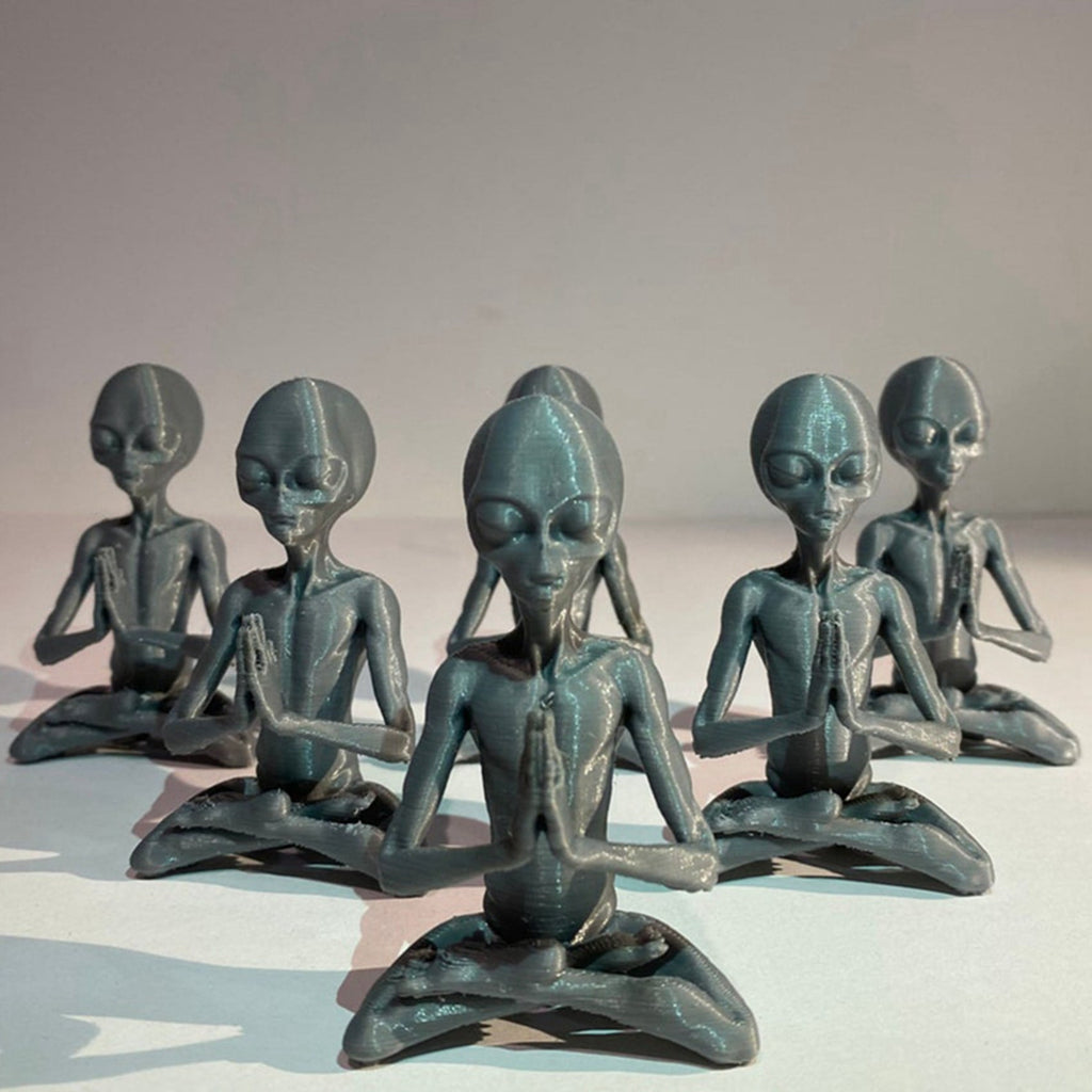 Witchcraft Meditation Alien Statue Mini Resin Ornament Alien Garden Home Office Yard Art Decor for Indoor Outdoor