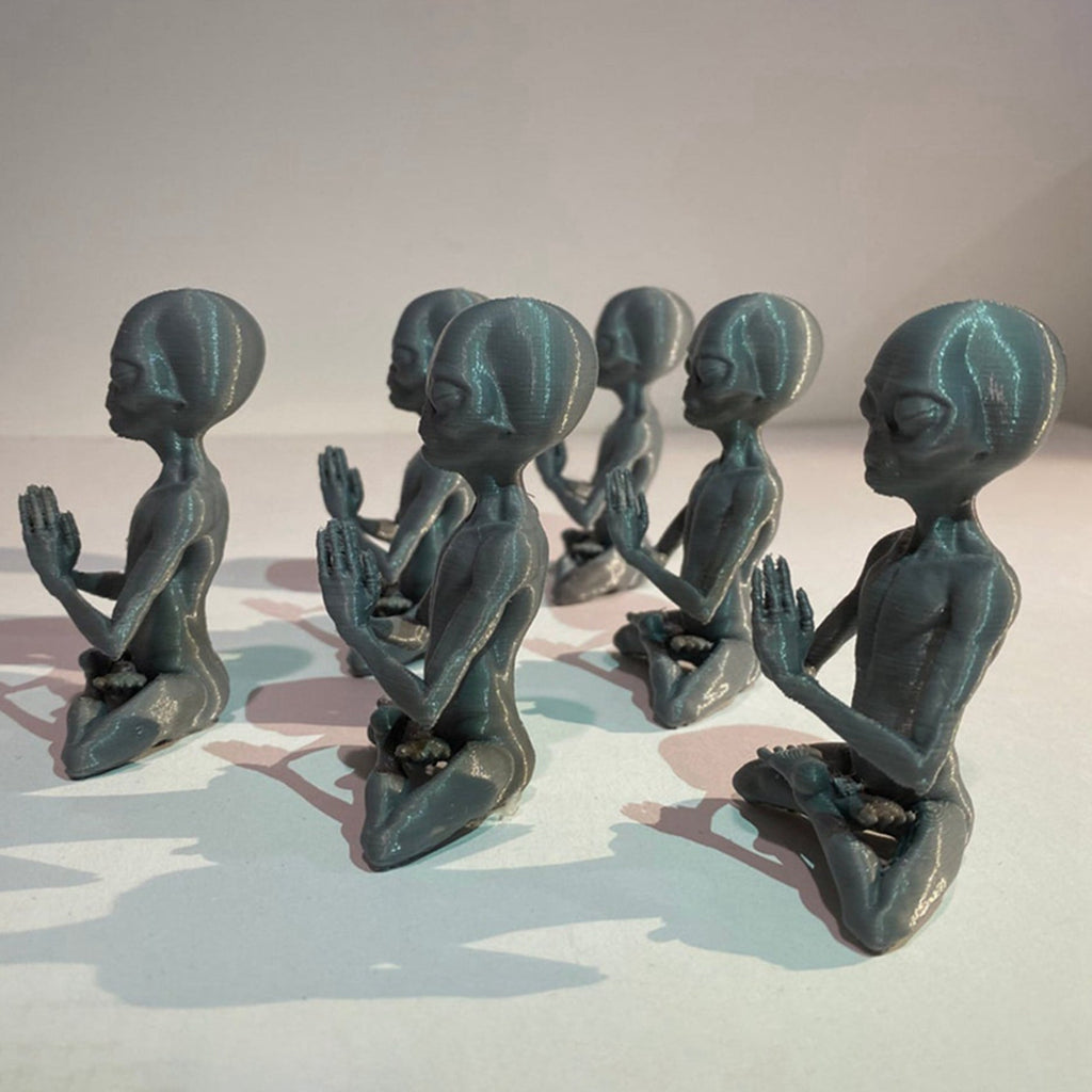 Witchcraft Meditation Alien Statue Mini Resin Ornament Alien Garden Home Office Yard Art Decor for Indoor Outdoor